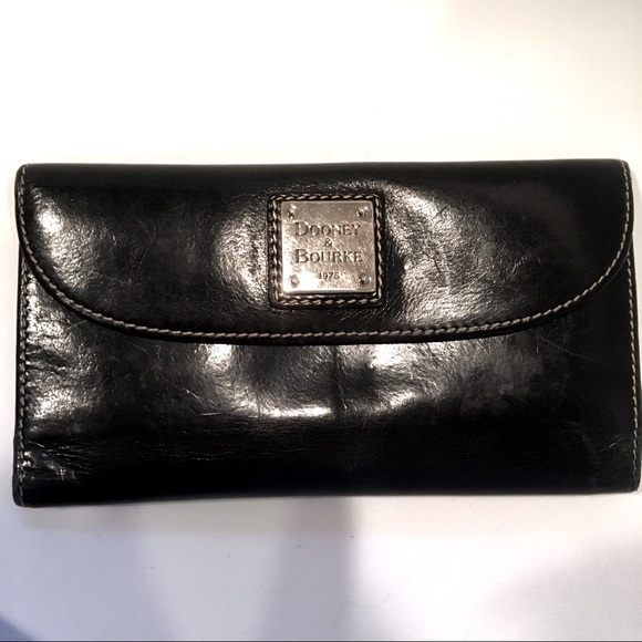 Dooney & Bourke Handbags - Dooney & Bourke wallet